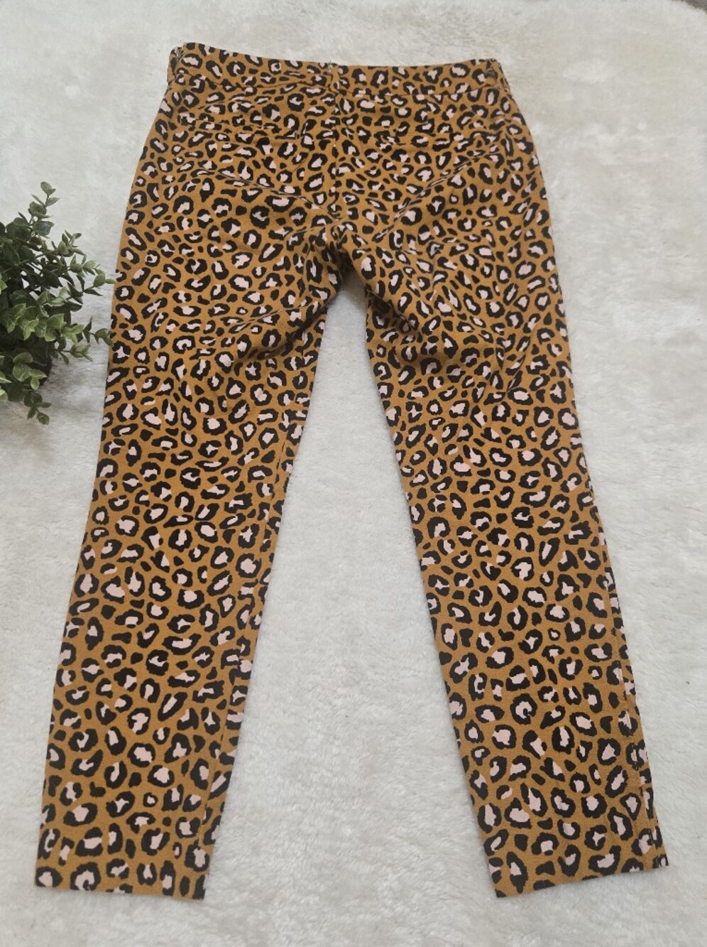 Old Navy Leopard Print Pixie Skinny Ankle Pants, Size 6 - Picture 8 of 8